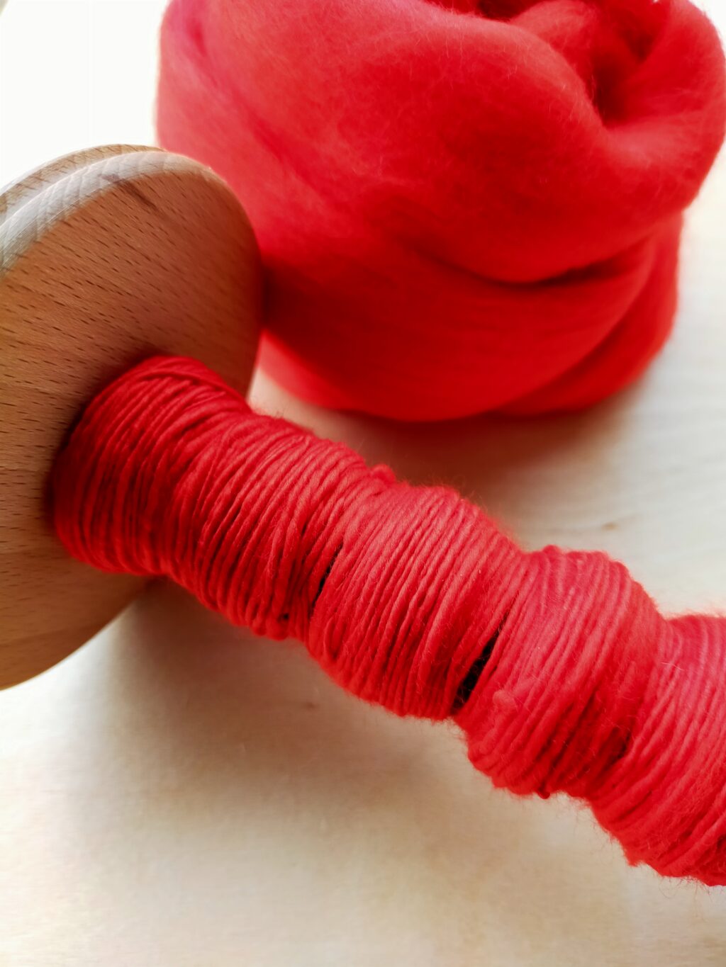 Formation Filage de la laine au fuseau et au rouet avec Ekaterina Gorges