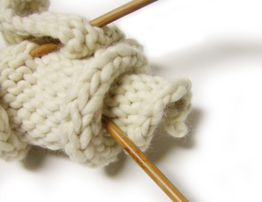 Certificat Techniques de fabrication d’un produit vestimentaire en laine en maille main et machine