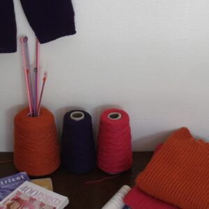 Création de tricot en maille fait main. Une formation pour approfondir et perfectionner sa technique du tricot à la main appliqué à la création vestimentaire. Avec Elfie Haas, tricoteuse