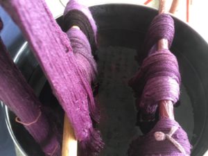 Formation techniques de perfectionnement de la teinture naturelle artisanale créer une gamme colorée et des couleurs composées sur fibres protéiques avec Charlotte Marembert
