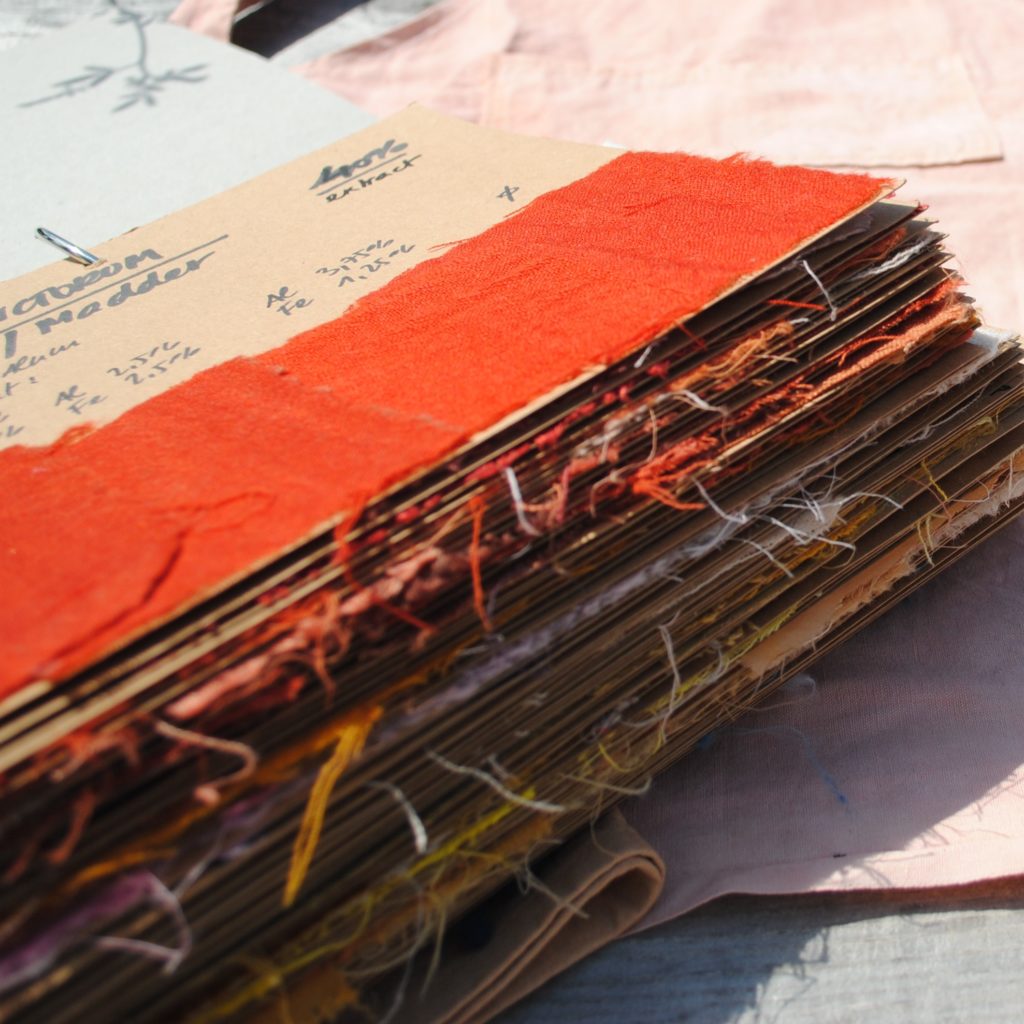 Carnet de recherche en teinture naturelle