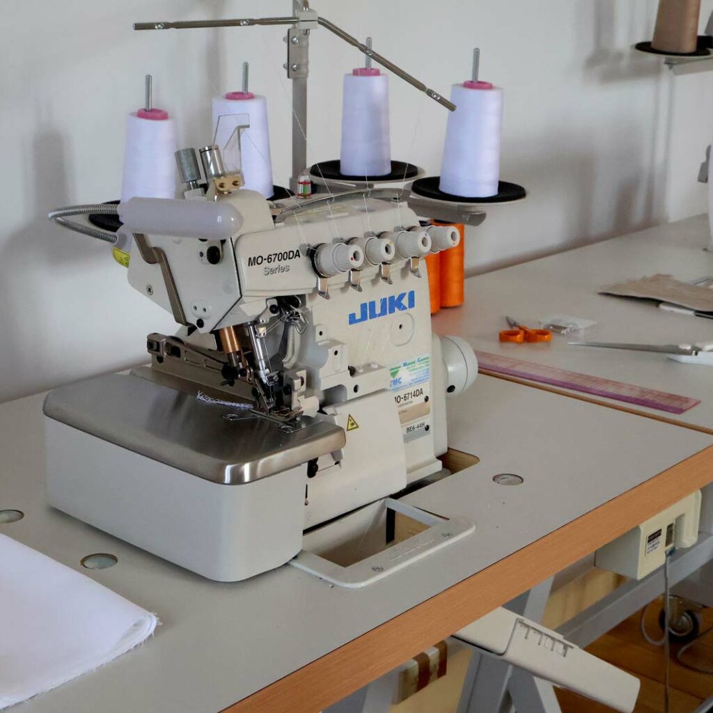 atelier_assemblage05_surjetteuse surjetteuse