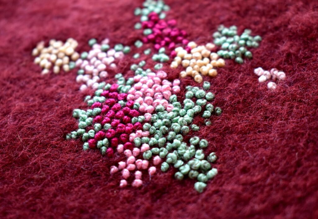 Points de base en broderie de laine