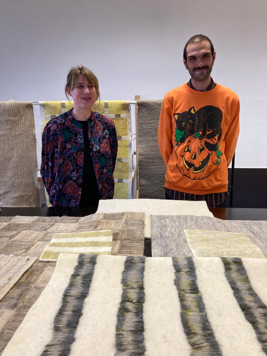 Emmylou Doutres est designer textile, spécialisée sur les questions d’éco-conception.
Clément Rosenberg est décorateur et professeur, et s'interroge sur la place des objets souples dans les arts décoratifs.